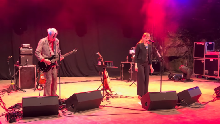 Suzanne Vega mit dem Klassiker: Walk on the wild side